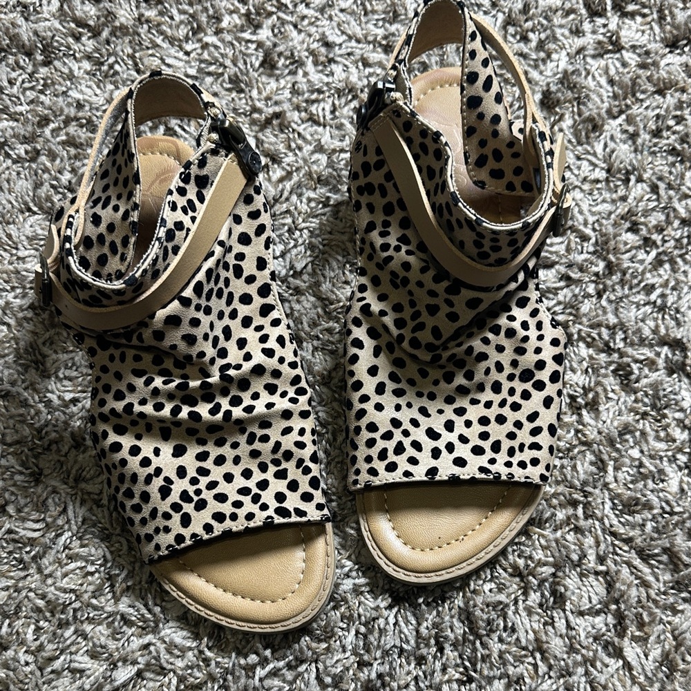 Blowfish Kids Sandals with Black Dots size 7.5